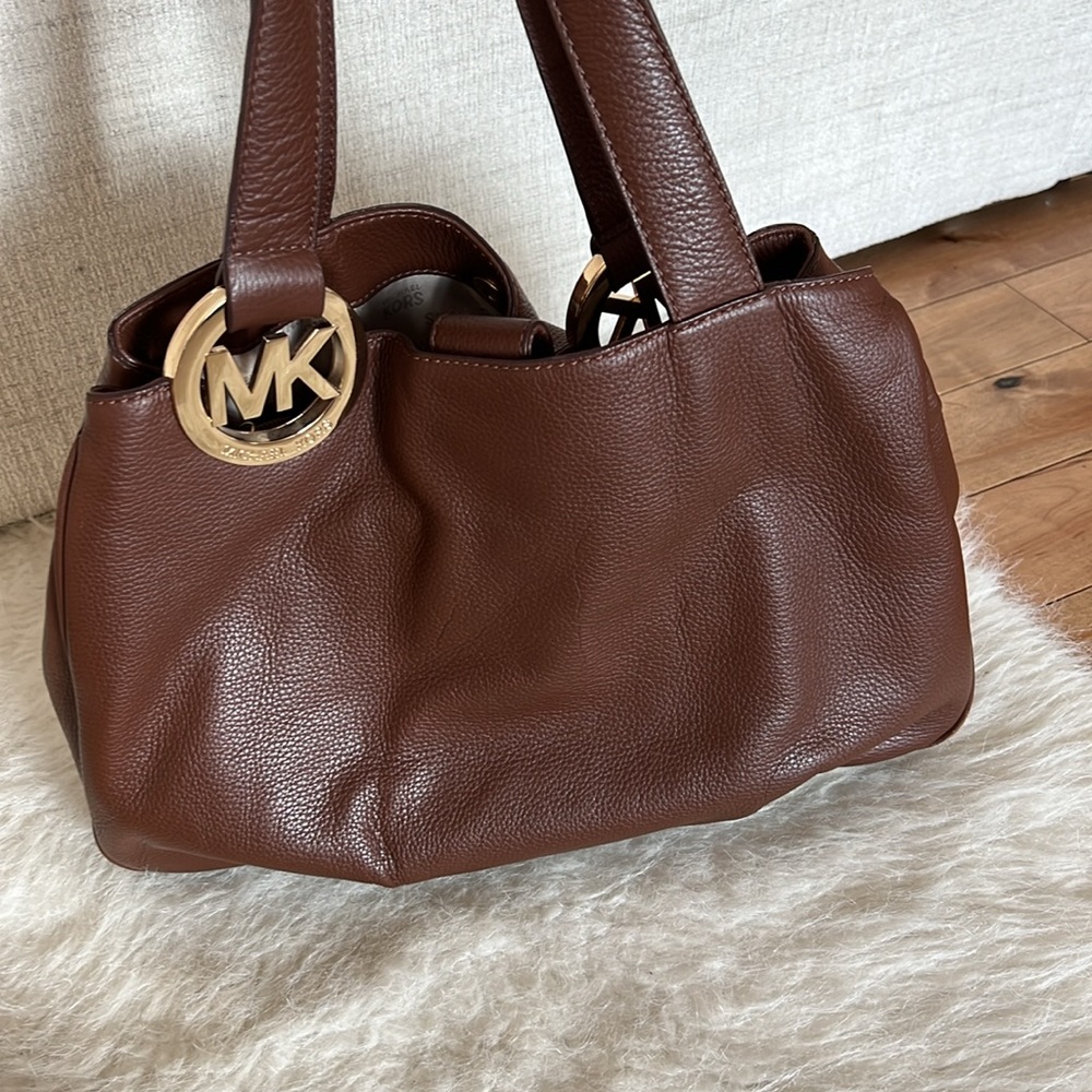 ✨Michael Kors ✨MK shoulder purse